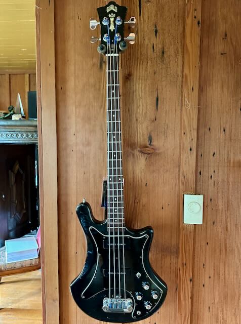 Bass guitar